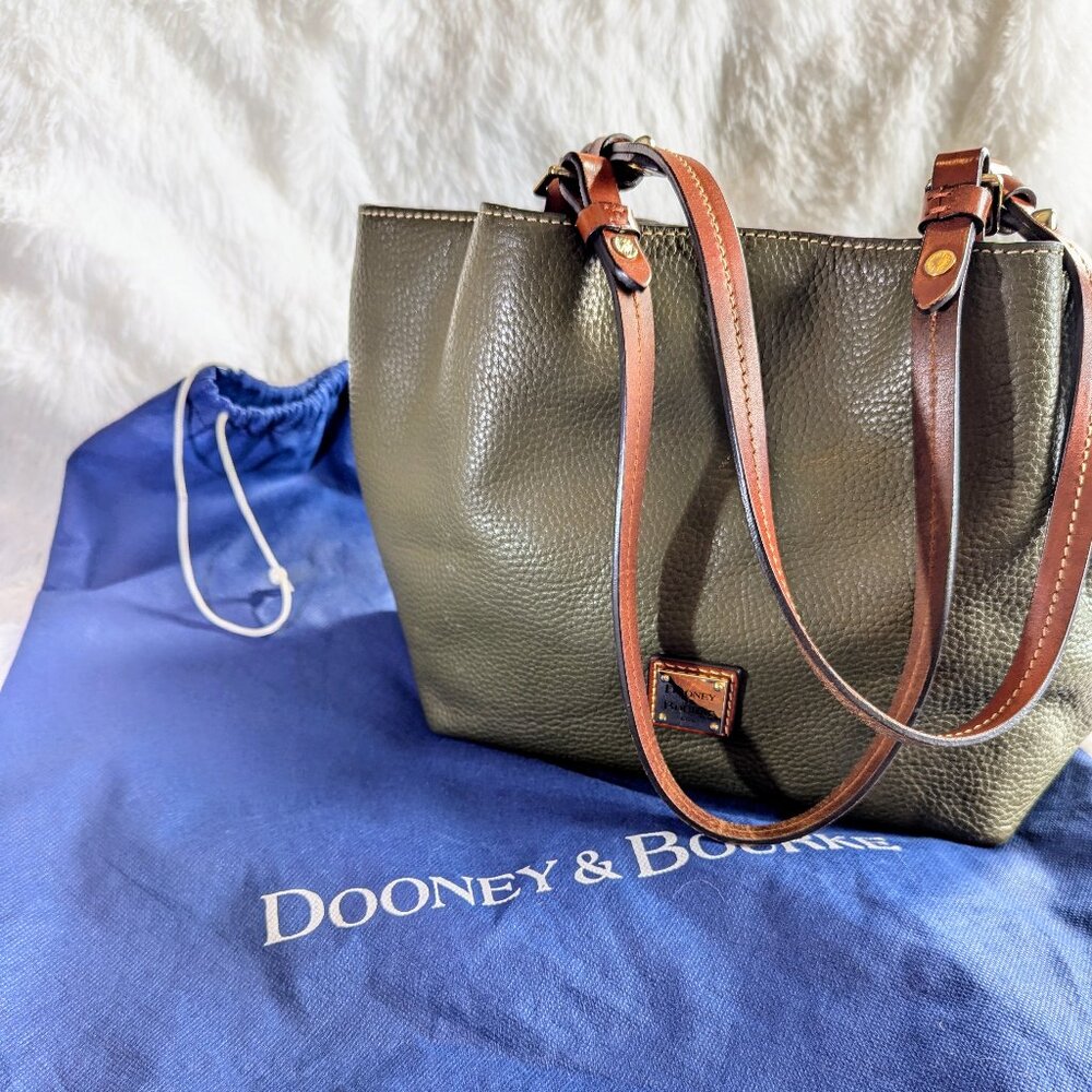 Dooney & Bourke pebble grain small Flynn